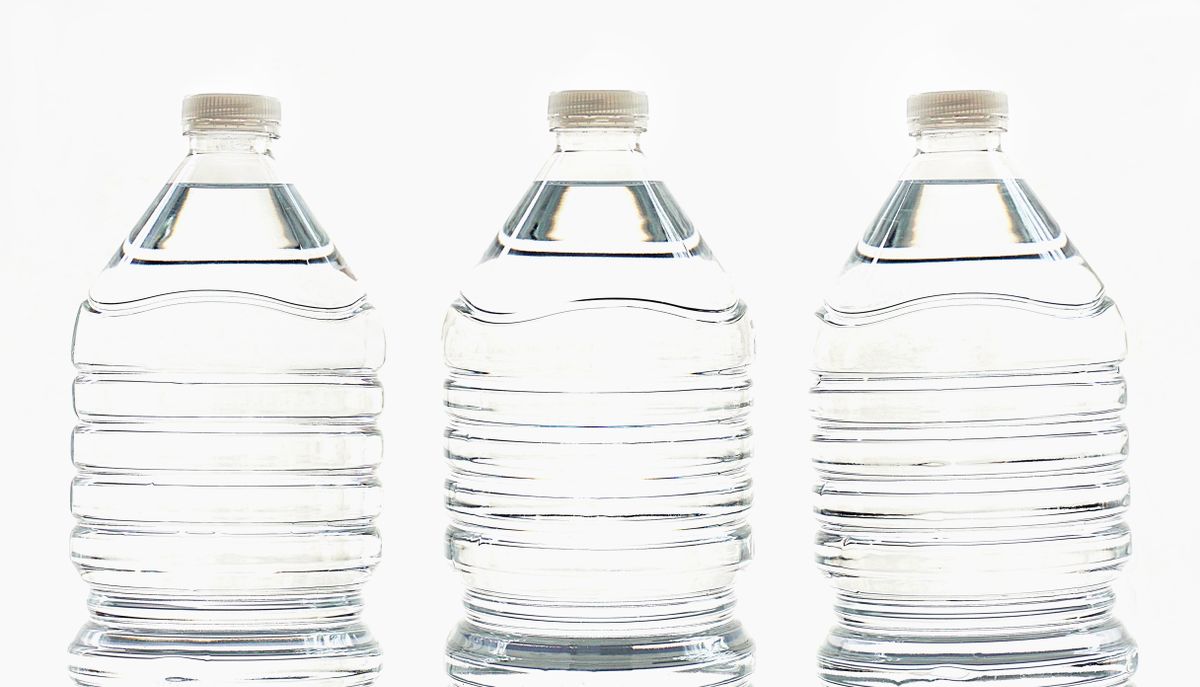 ペットボトルの水